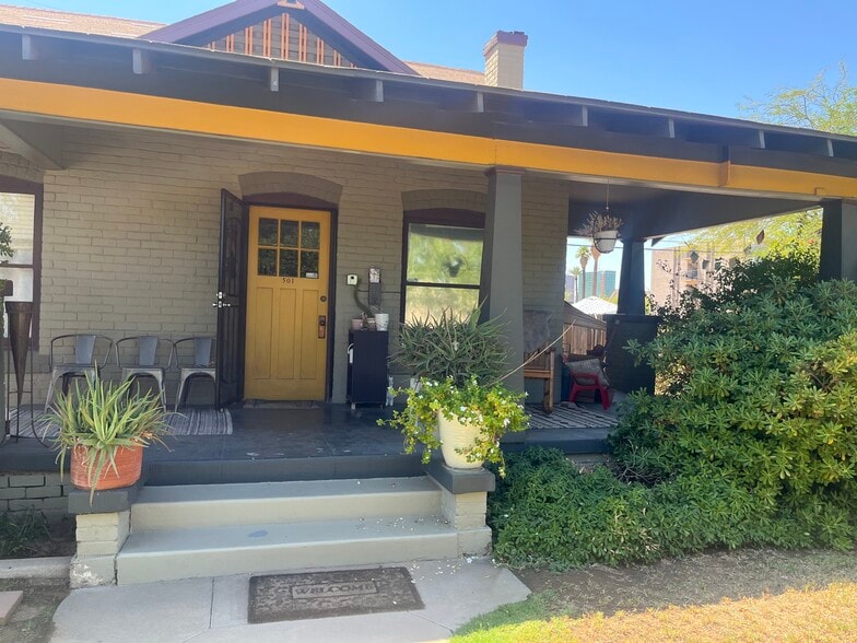 Building Photo - 501 E Lynwood St