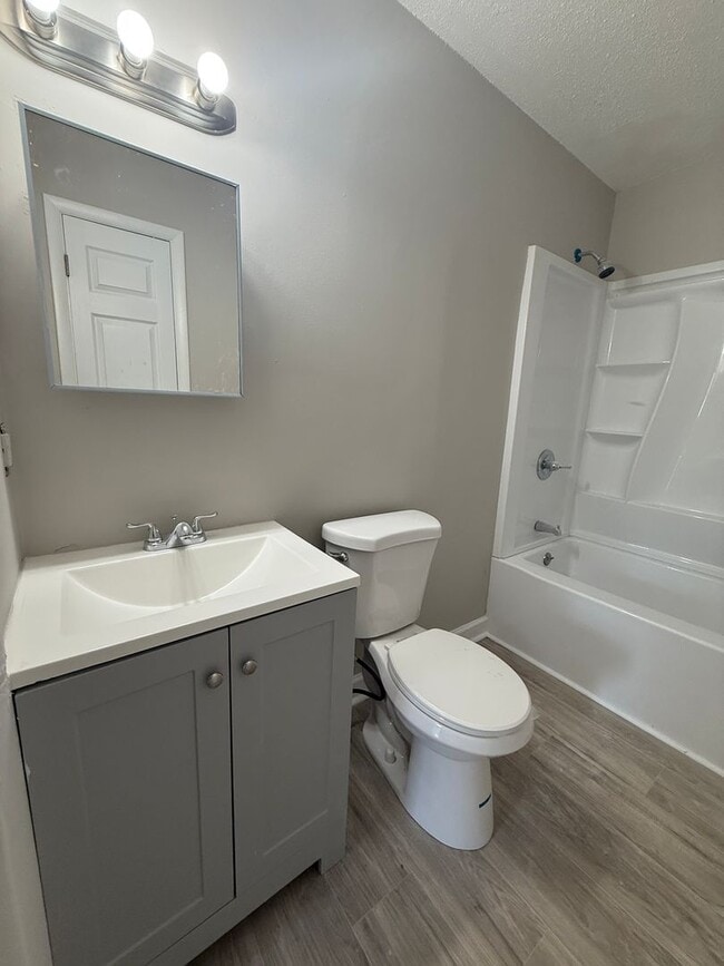 Building Photo - Richland Apartments Building B