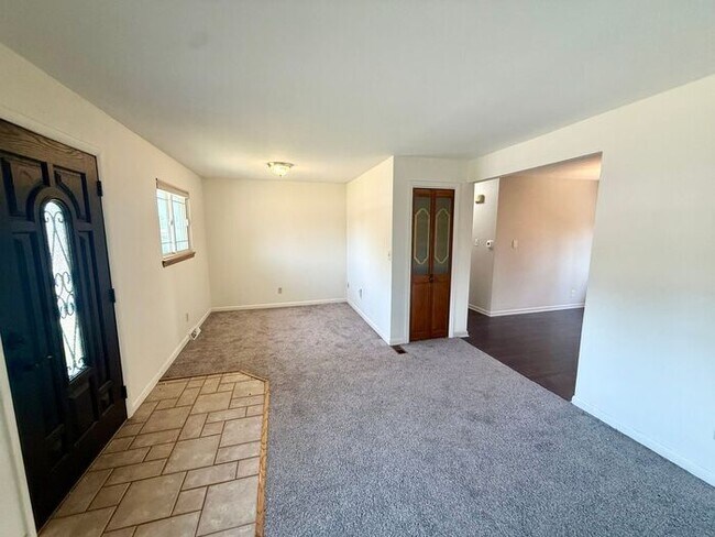 Building Photo - Conveniently Located 2 Bed, 2 Bath + 2 Bonus Rooms in Greeley