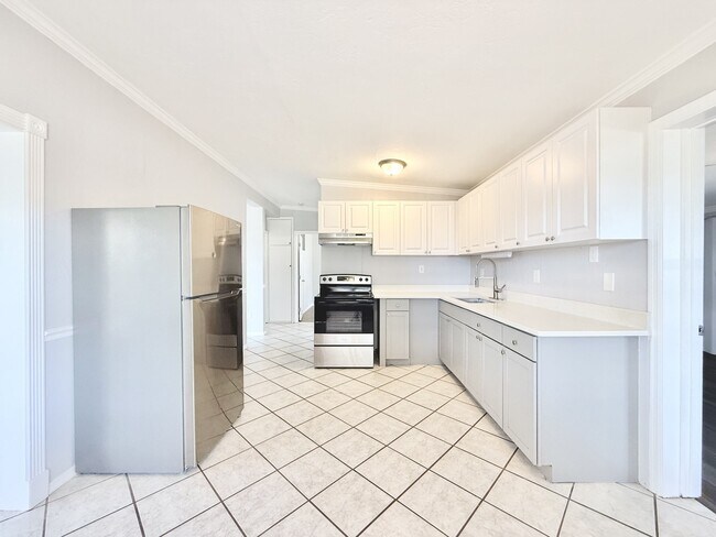 Building Photo - 7111 Onyx Dr N