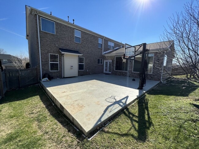 Building Photo - Great, large home in Franklin with home theater room!