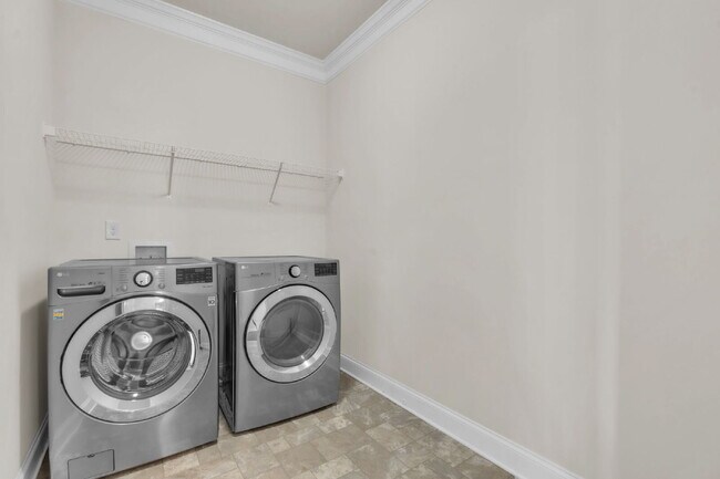 Building Photo - 4BR/3BA Luxury Home with Bonus Room, Screened Porch & Fenced Yard $2,600/mo rent