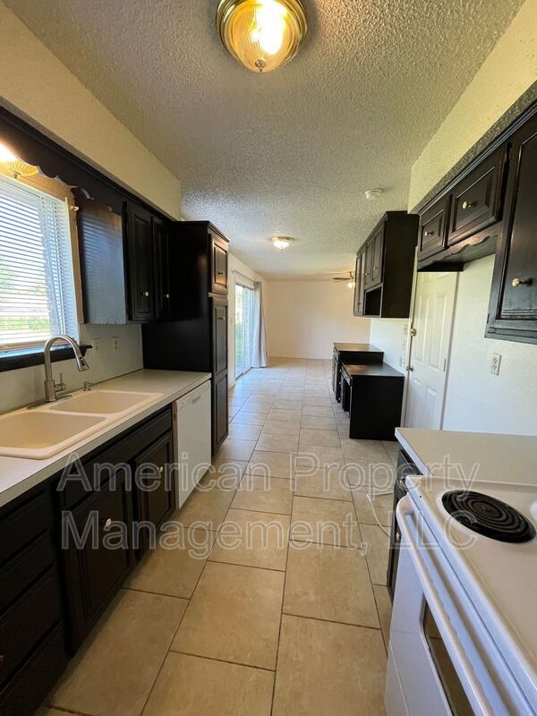 Building Photo - 11841 E 36th St