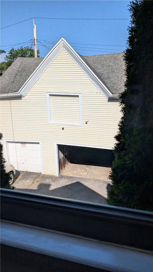 Building Photo - 28 Vick Park B