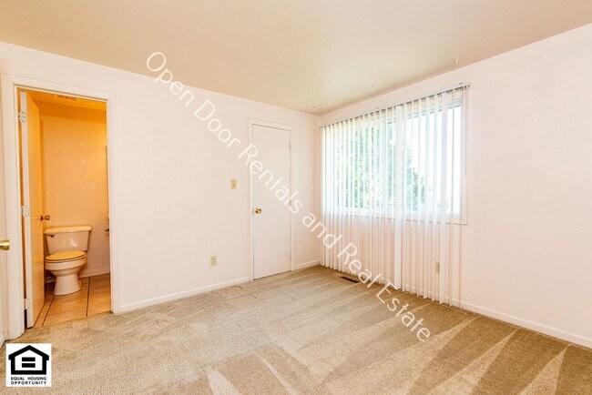 Building Photo - 15110 Tally Ho Dr