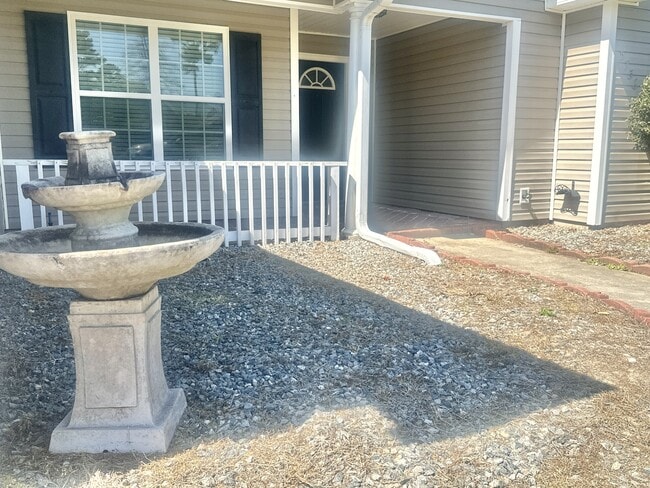 Building Photo - 5756 Emily Ln