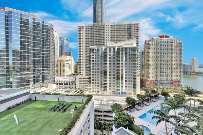 Building Photo - 1300 Brickell Bay Dr