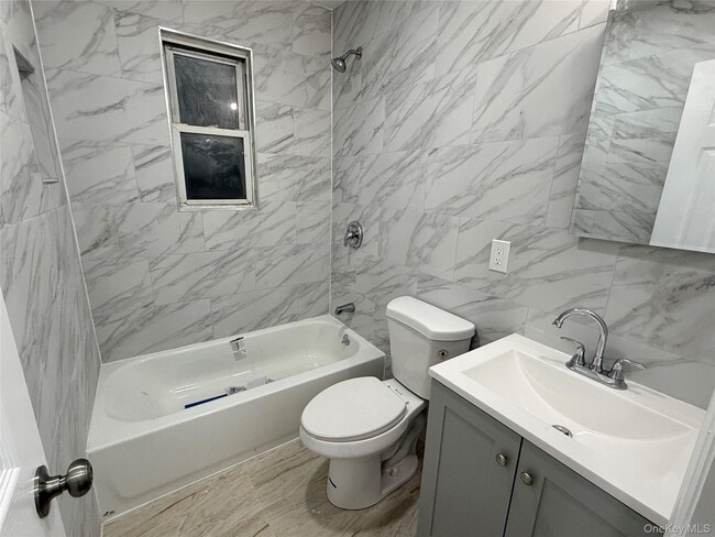 Building Photo - 733 Warwick St