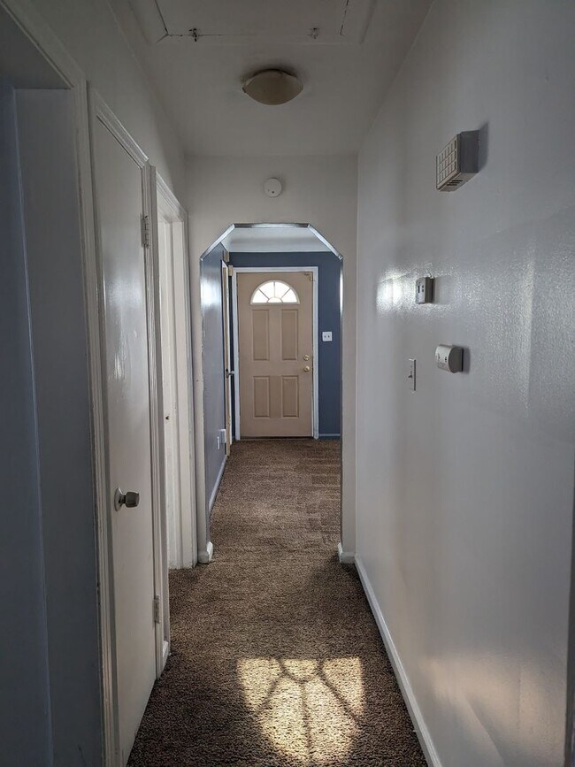 Building Photo - 7501 Lamphere- 3 Bed & 1 Bath FOR RENT