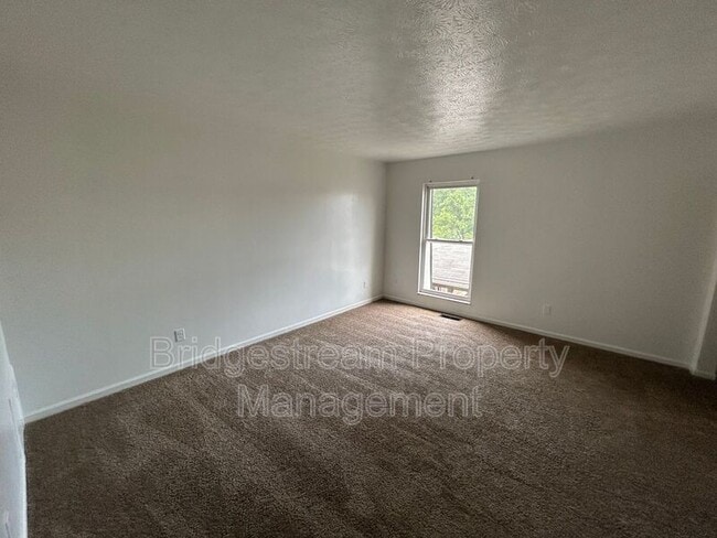 Building Photo - 955 Taylorsview Dr