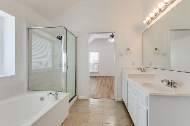 Building Photo - 9247 Aristocrat Ln