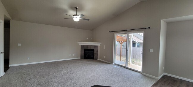 Building Photo - 331 NW Pacific Hills Dr