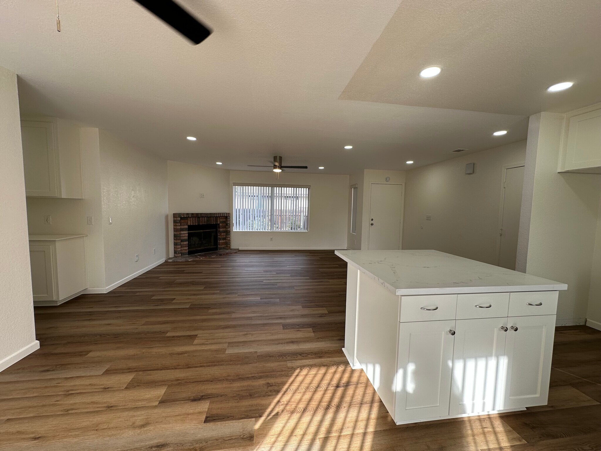 Building Photo - 1371 Marline Ave