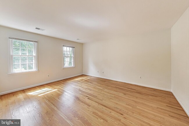 Building Photo - 10323 Snowpine Way