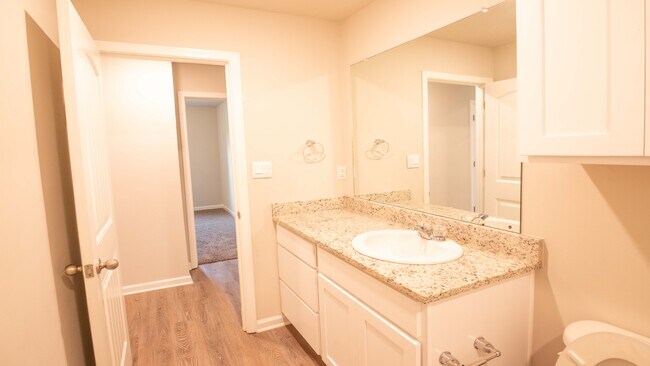 Building Photo - 5400 Greenridge Ln