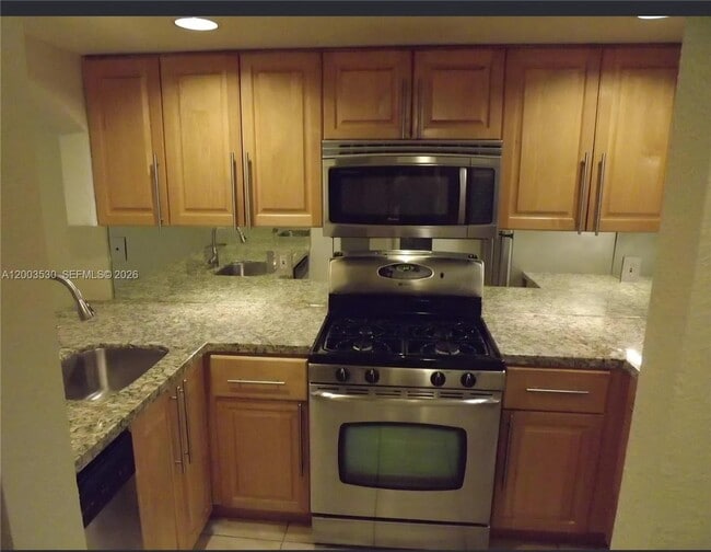 Building Photo - 6709 N Kendall Dr