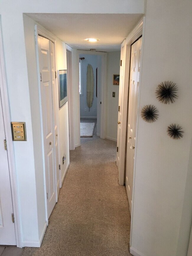 Building Photo - Furnished-Bay Views- Long Term!