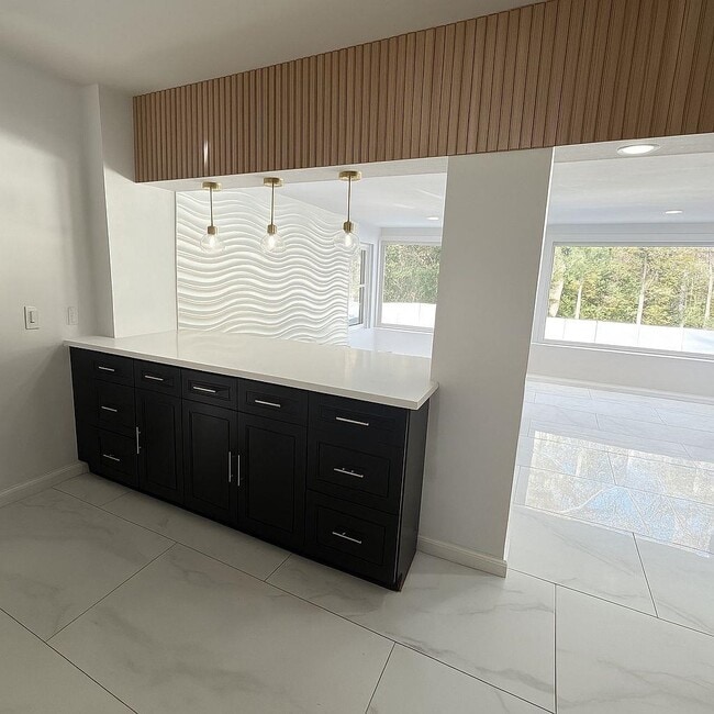 Building Photo - 996 Palisade Ave