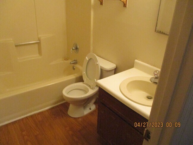 Building Photo - 2513 Beachview Dr