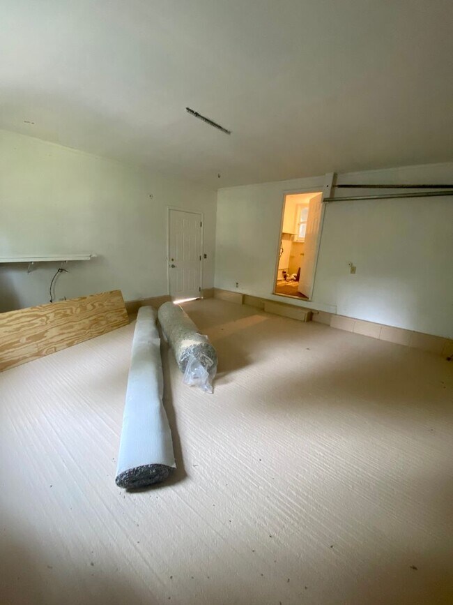 Building Photo - 2 Bedroom Home Located Near Lafayette Country Club!