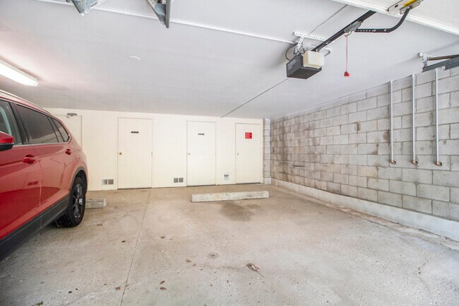 Building Photo - 2221 S Huron Pkwy