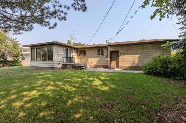 Building Photo - 3 Bed 2 Bath Home in Rexburg