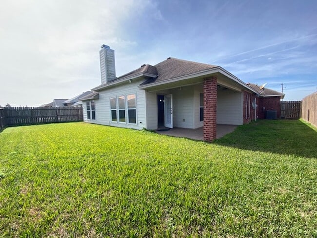 Building Photo - DON'T MISS THIS INCREDIBLE SOUTHSIDE LEASING OPPORTUNITY!
