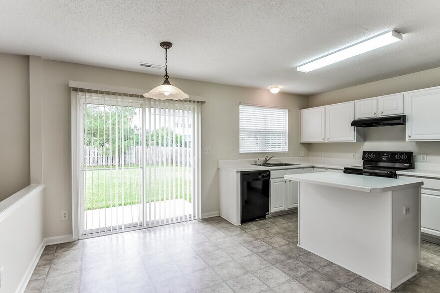 Building Photo - 225 Honeywell Way