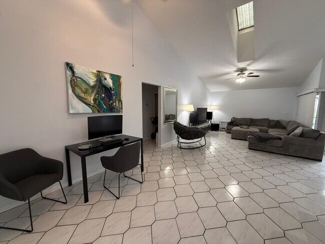 Building Photo - 14544 Autumn Ave