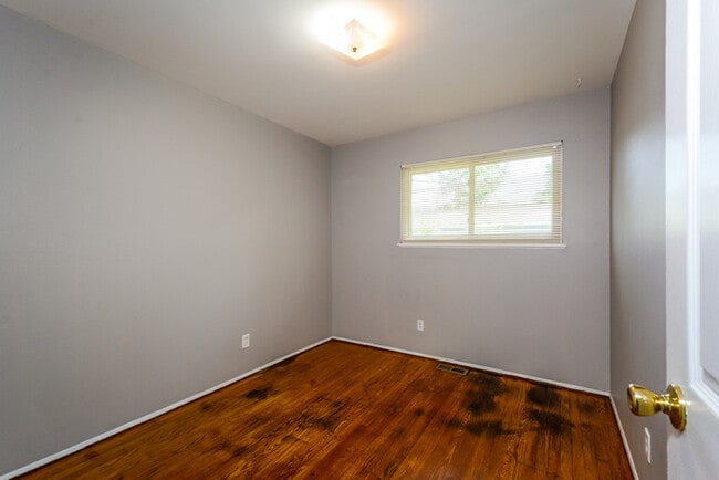 Building Photo - 455 Moule Dr