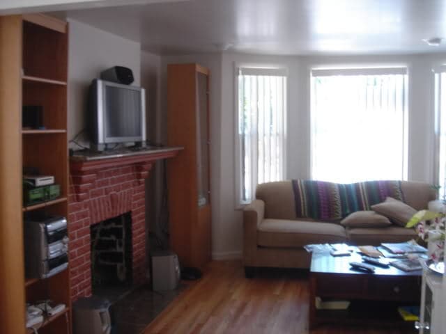 Living room - 908 23rd Ave