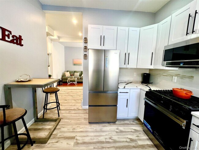 Building Photo - 17 Academy Ave