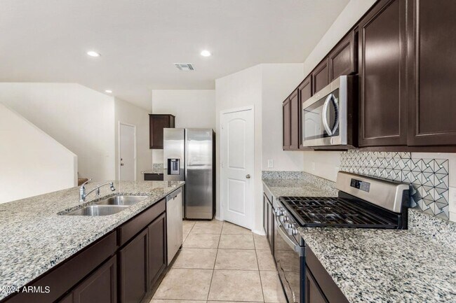 Building Photo - Charming 4 bedroom home in Buckeye!!