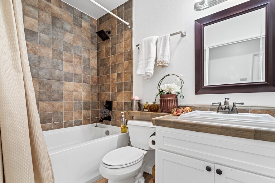 Building Photo - 4386 Willow Glen St