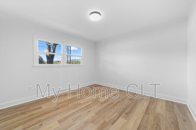 Building Photo - 3503 Linwood Rd