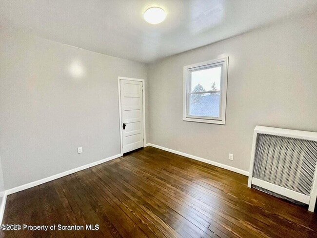 Building Photo - 304 E Elm St