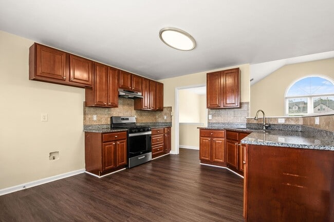 Building Photo - Charming Flowery Branch Home!
