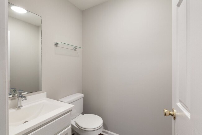 Building Photo - 3bd/2ba Duplex Unit w/ Garage in Ideal Loc...