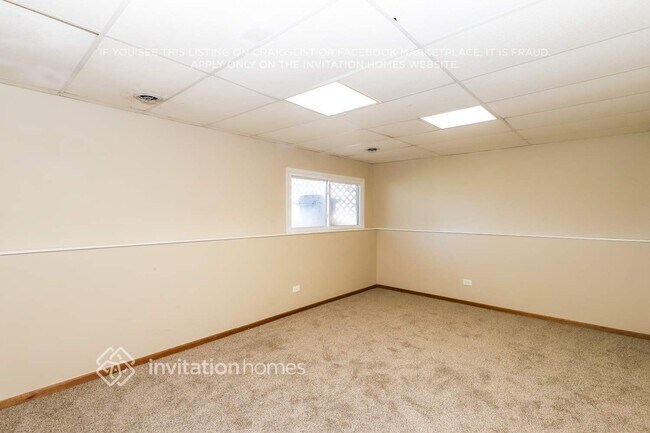 Building Photo - 833 N Elmwood Dr