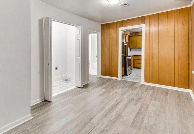 Building Photo - Charming 3 bedroom/2 bath home!