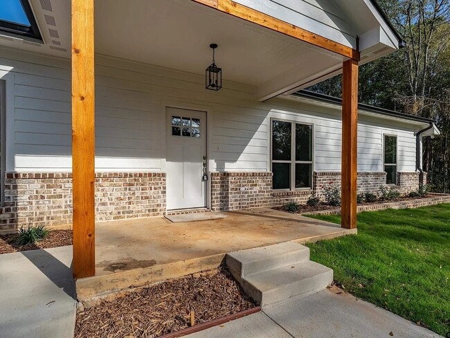 Building Photo - 215 Timberline Dr