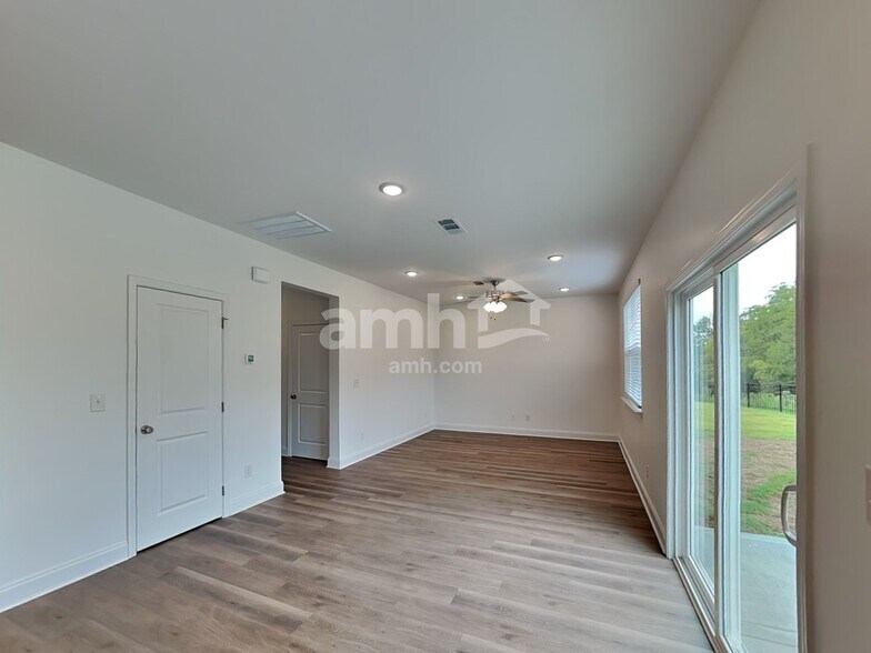 Building Photo - 304 Sharpe Ct