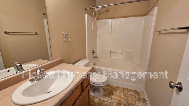 Building Photo - 2369 SW Siskin Cir