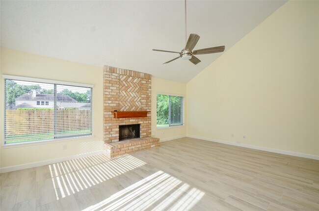 Building Photo - 15111 New Hastings Dr