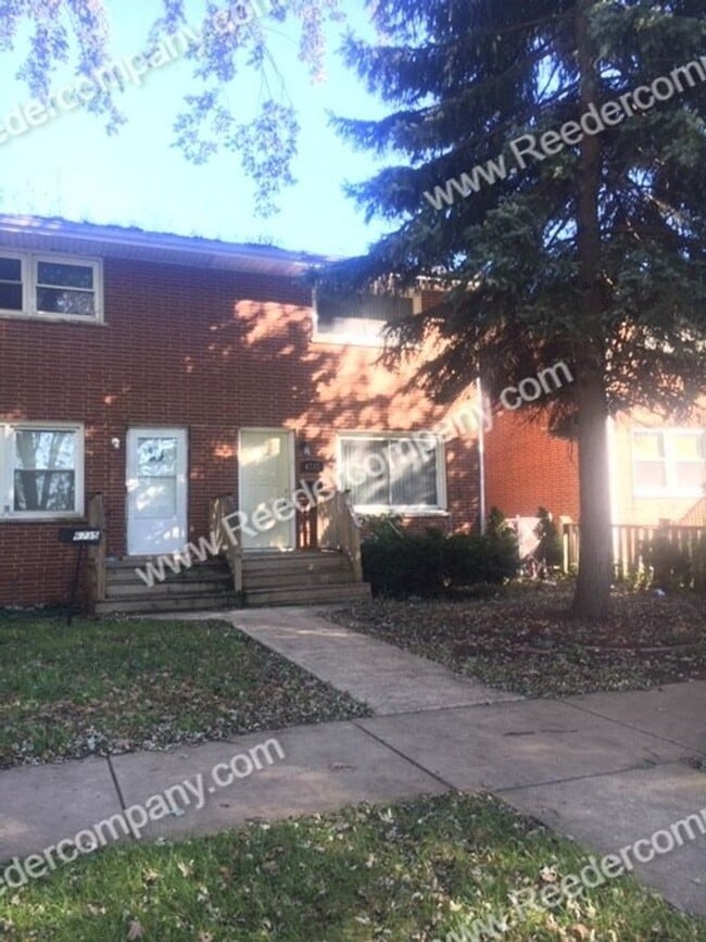 Building Photo - 2 bedroom townhome, minutes from highway and Morton High School