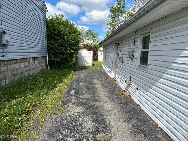 Building Photo - 48 N Navarre Ave