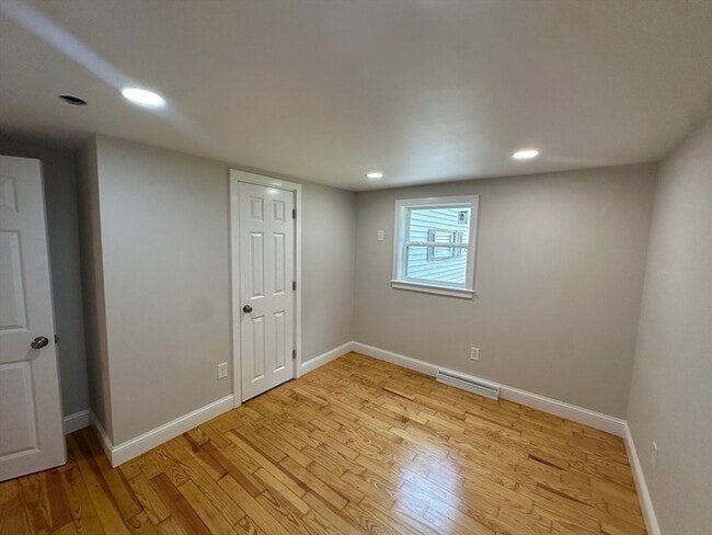 Building Photo - 33 Park Dr