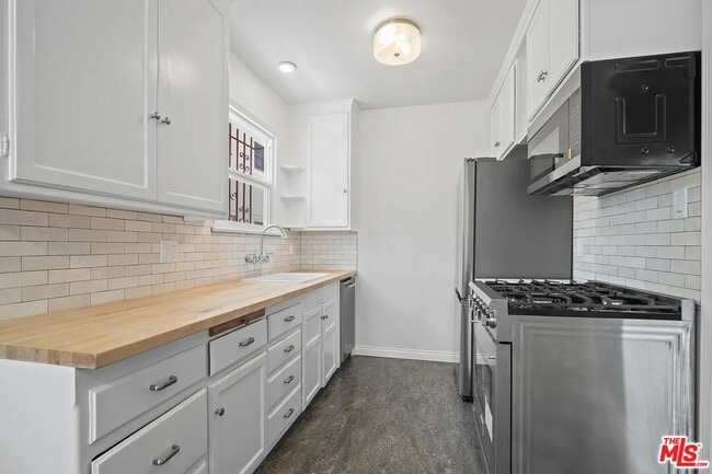 Building Photo - 8036 Norton Ave