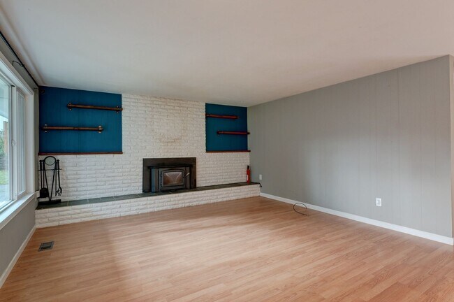 Building Photo - Beautifully Updated 3-Bedroom Home with Large Fenced Yard
