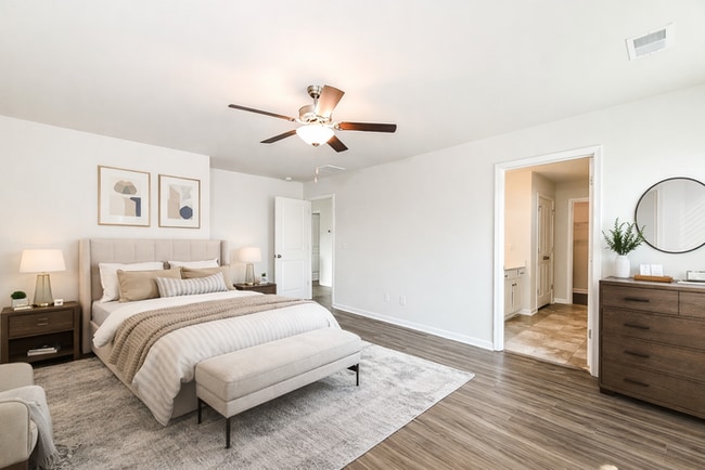 Building Photo - Modern 4 Bedroom Home in Mackey Farms